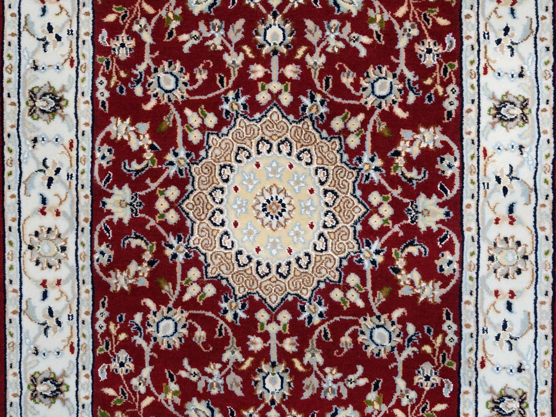 Traditional Rugs LUV575766